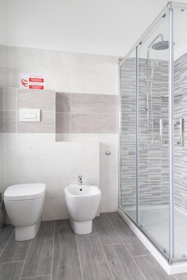 Gray Pearl - Modern Apartment In City Center Арона Экстерьер фото